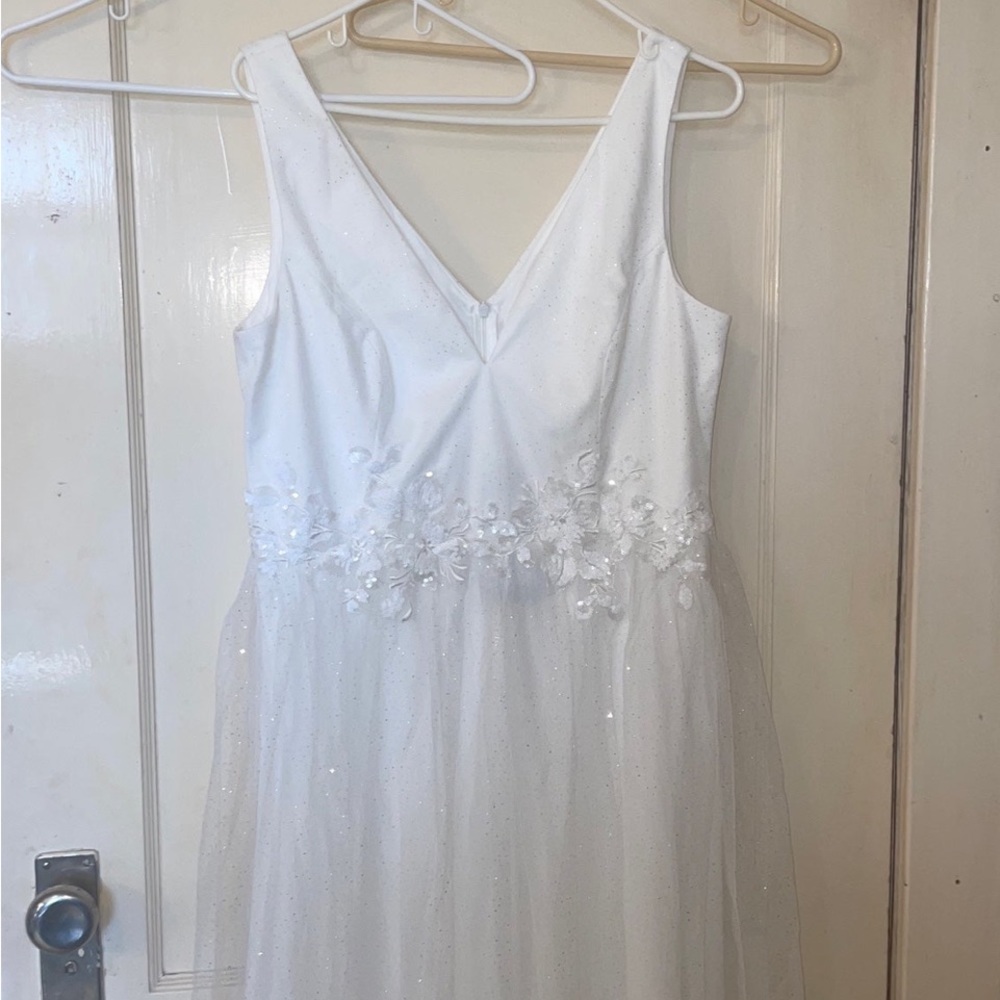 Elegant Deep Double V Neck Tulle Evening Gown